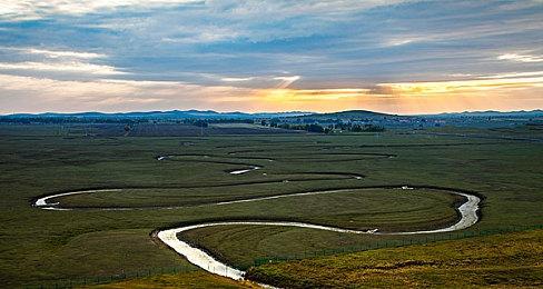 《怪物猎人：世界》在线峰值突破10万 官方发推致谢玩家